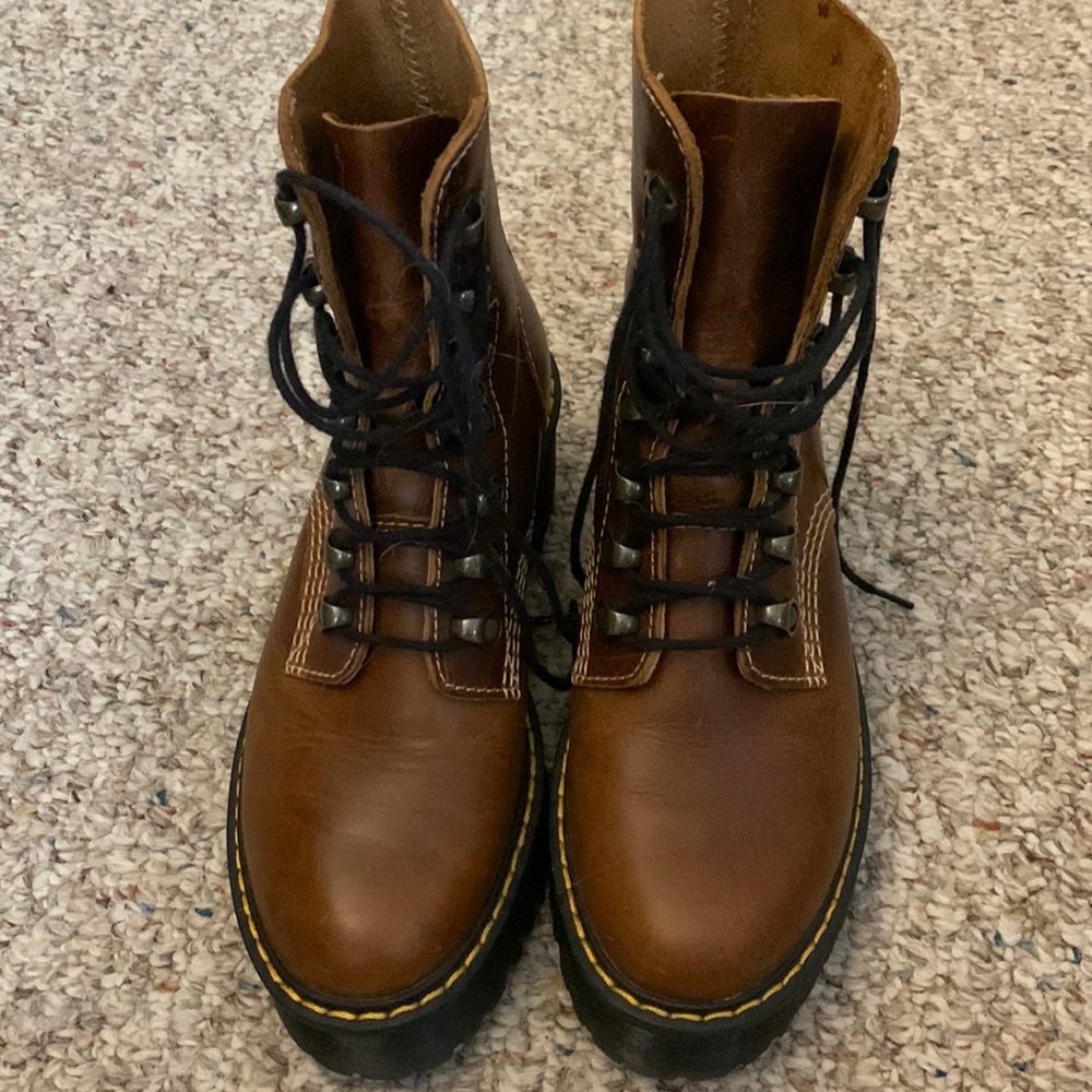 Leona boots by Dr Marten. Size 37 woman’s in vguc